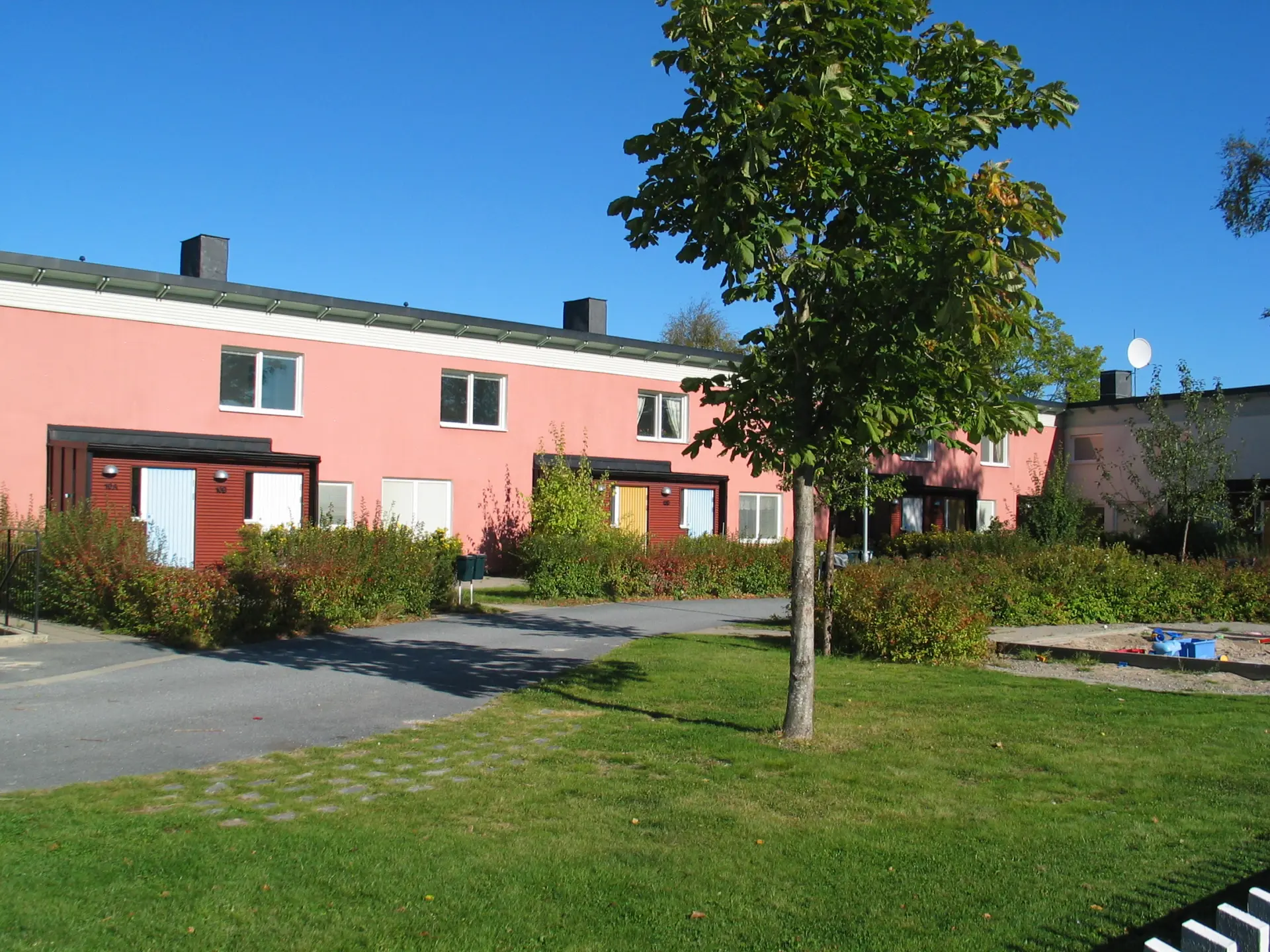Bild på byggnad i kvarteret Blomstermåla i Gyttorp